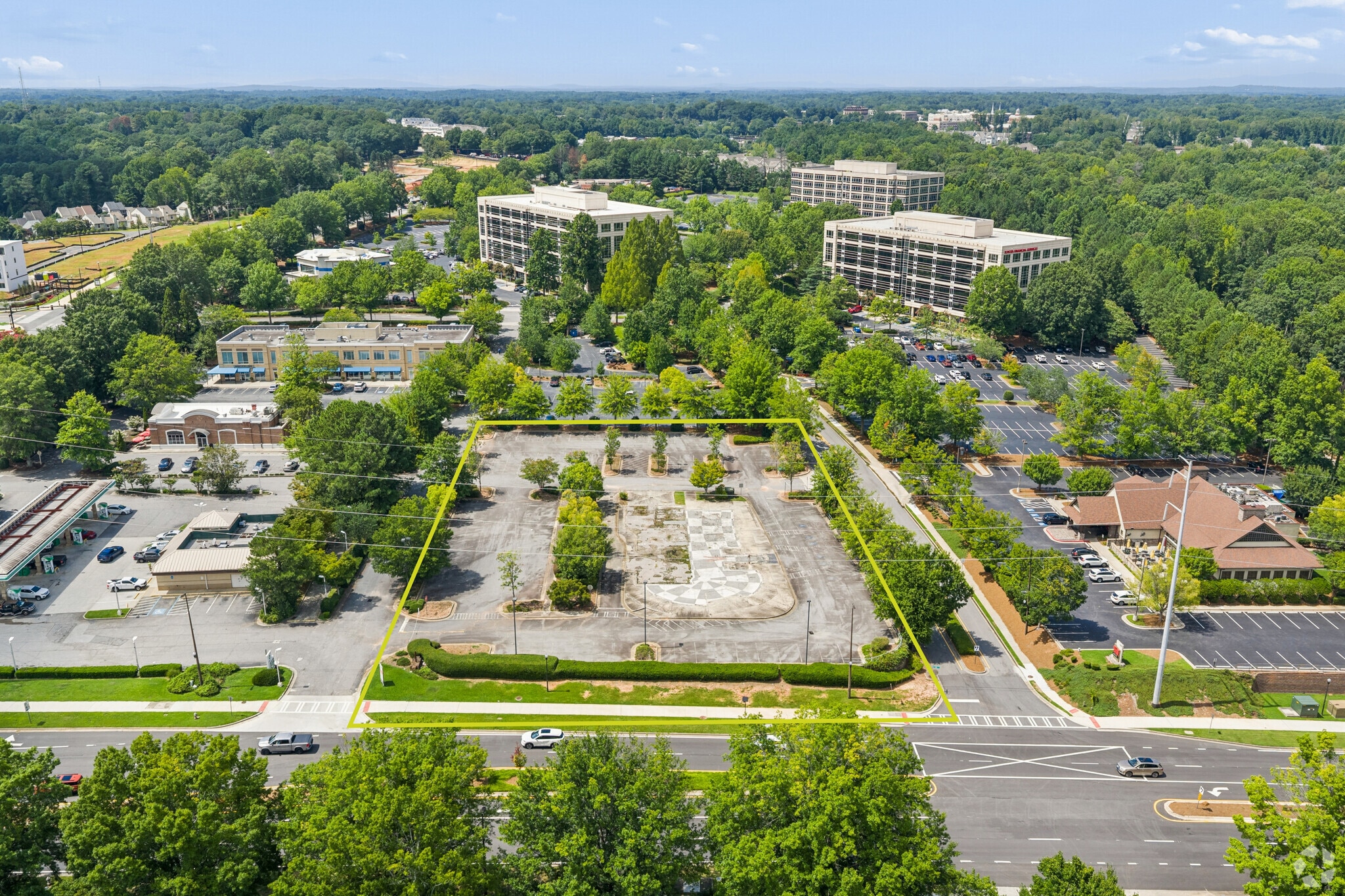 11556 Rainwater Dr, Alpharetta, GA for Sale