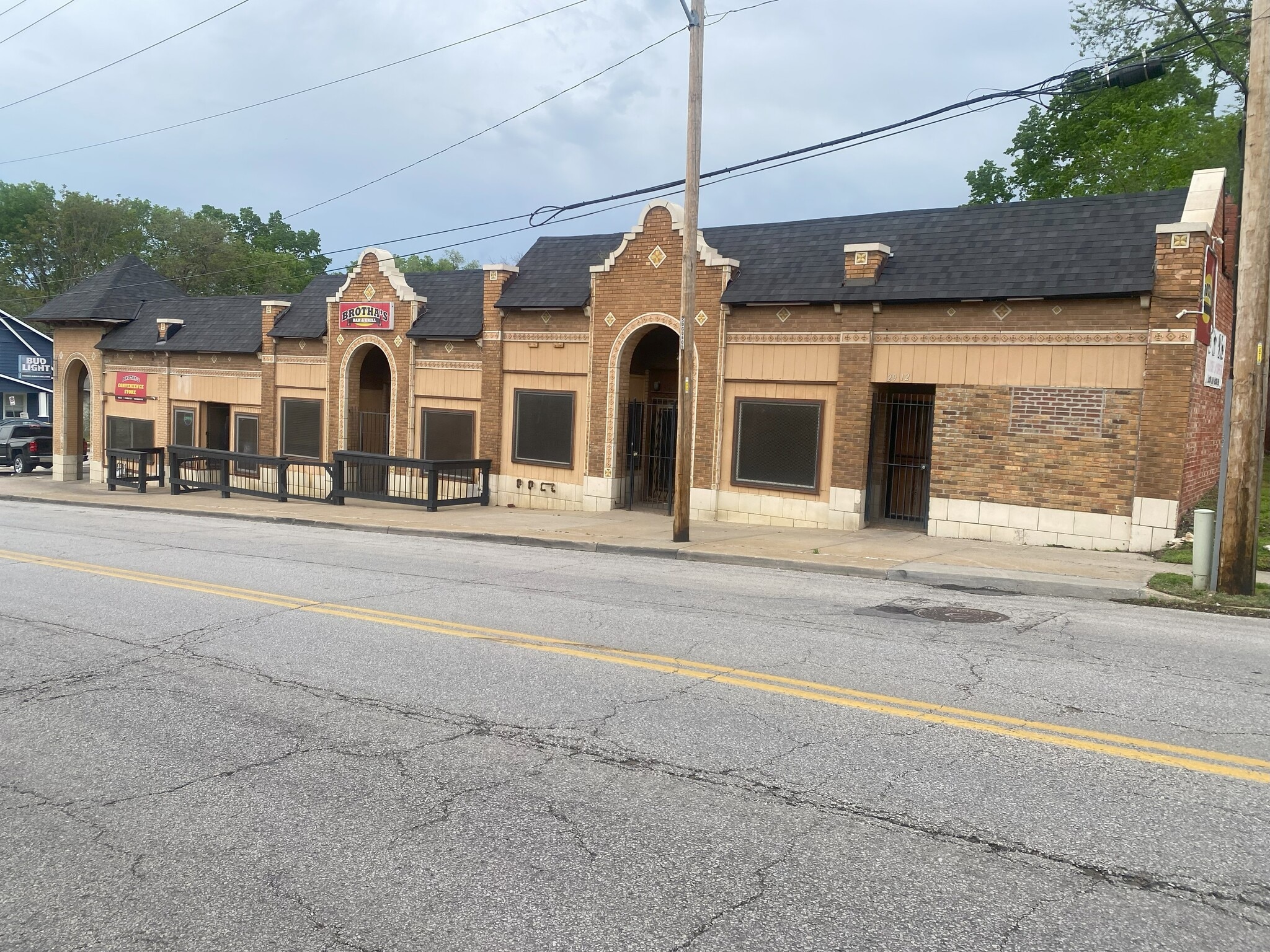 2900-2910 E 39th St, Kansas City, MO for Sale