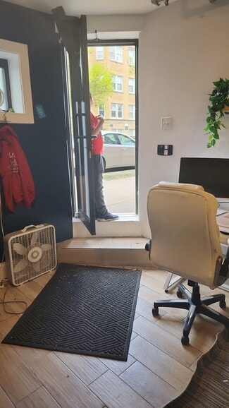Chicago, IL Office - 2211 W Foster