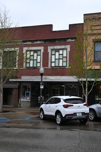 Lawrence, KS Storefront - 819 Massachusetts St Lawrence, KS Storefront - 819 Massachusetts St