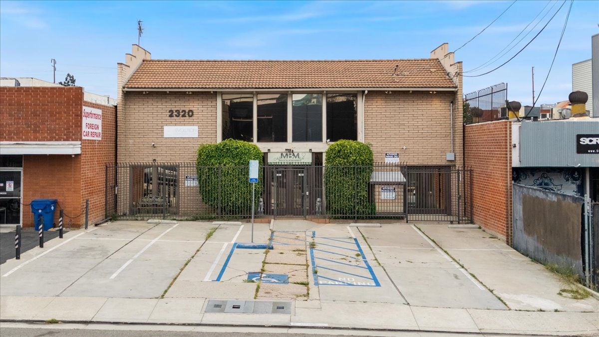2320 Cotner Ave, Los Angeles, CA for Sale