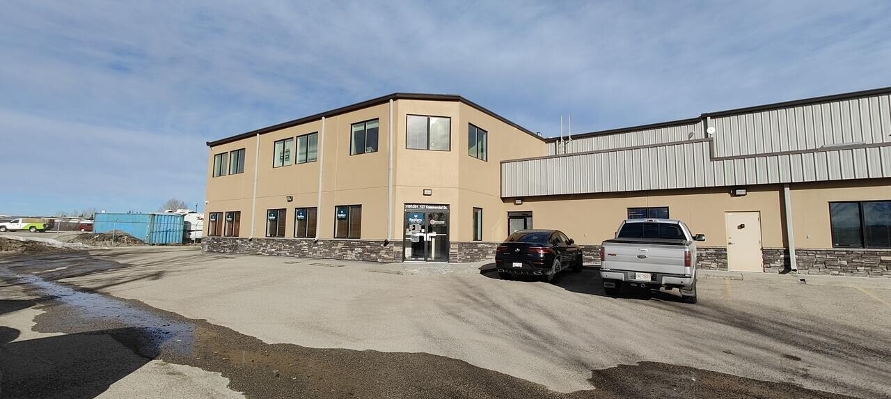 127 Commercial Dr, Calgary, AB for Rent