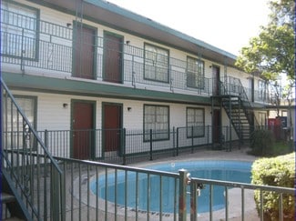 Austin, TX Apartments - 1402 E Saint Johns Ave