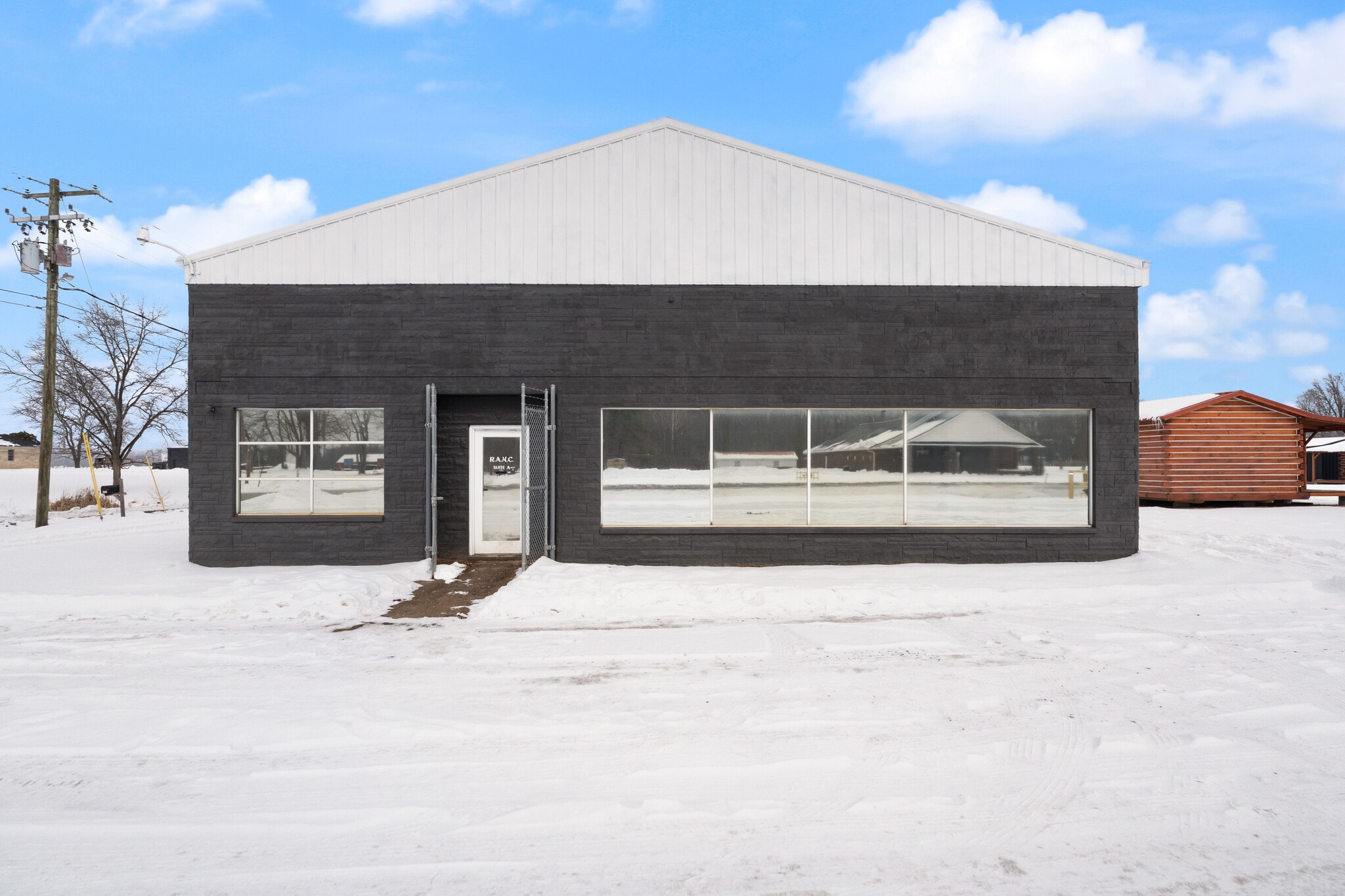 677 S Cardinal Ln, Scottsburg, IN for Sale