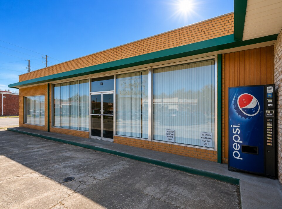 300 W Seaboard St st, Bladenboro, NC for Sale