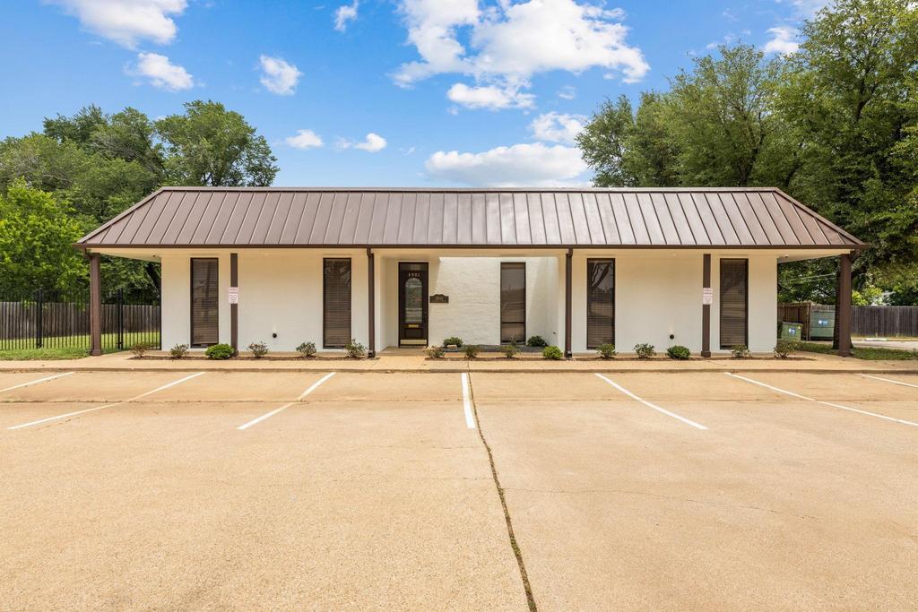 3901 W Pioneer Pky, Arlington, TX for Sale
