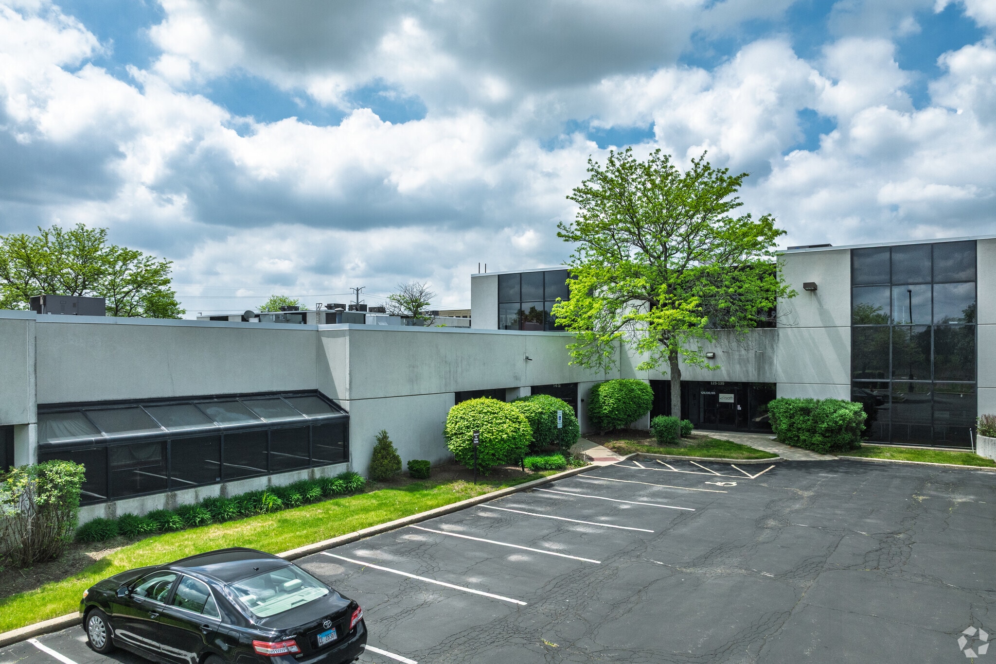105-195 W Central Rd, Schaumburg, IL for Rent