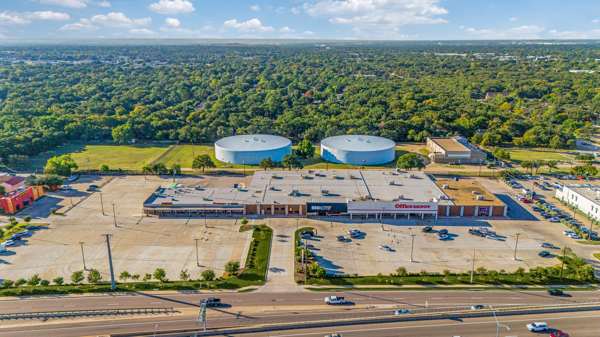 930-1000 W Airport Fwy, Irving, TX for Sale