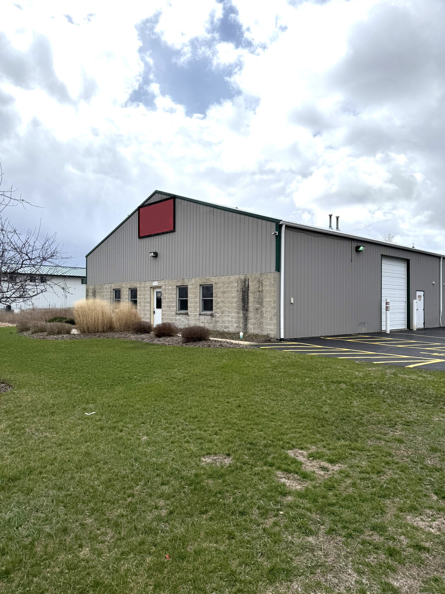 11215 Commercial St, Richmond, IL for Rent