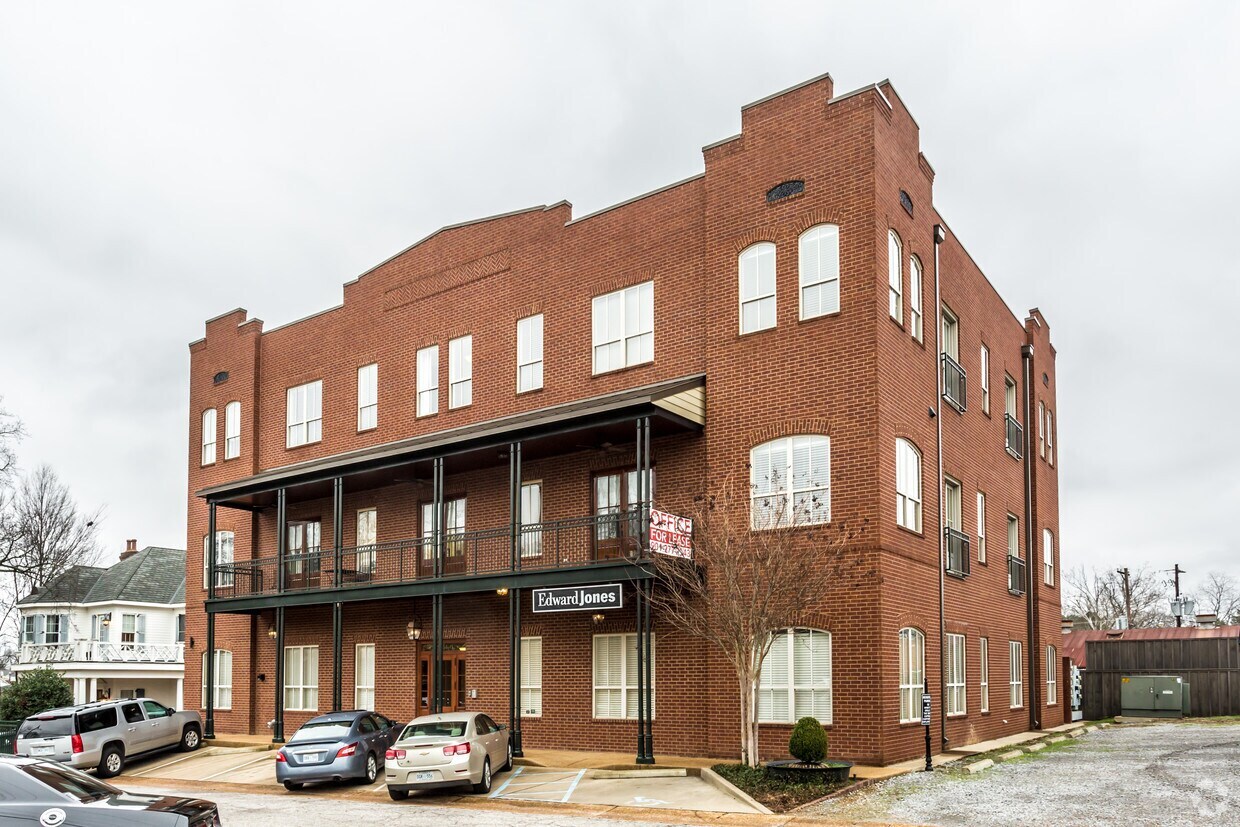 2446 Caffey St, Hernando, MS for Rent