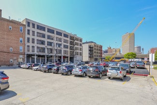 Milwaukee, WI Parking Lots & Garages - 315 N Jefferson St