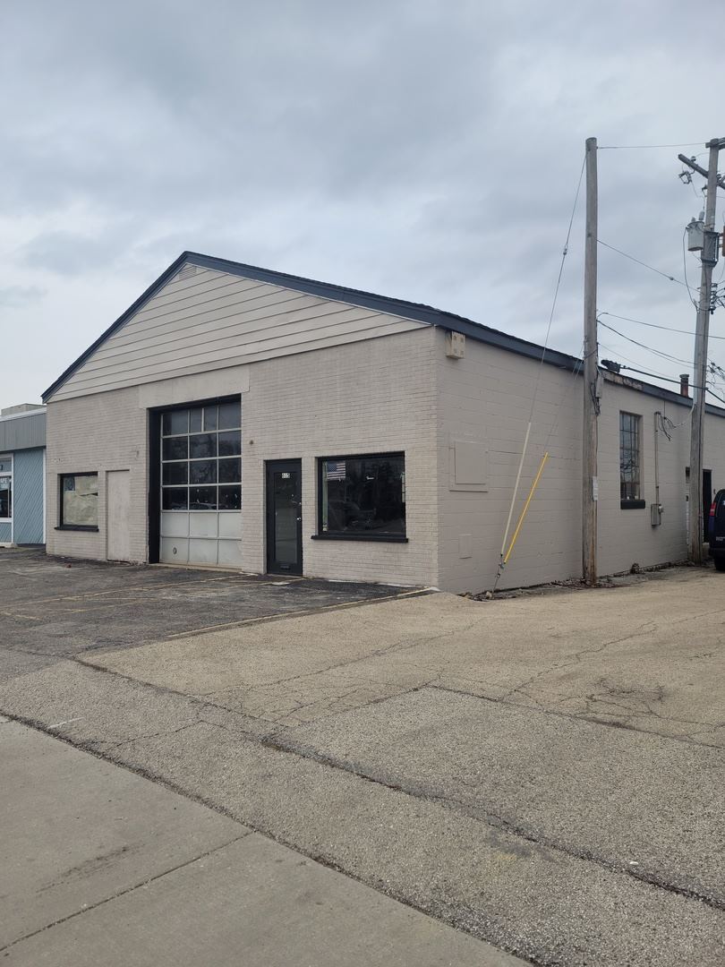 615 N Lake St, Mundelein, IL for Sale