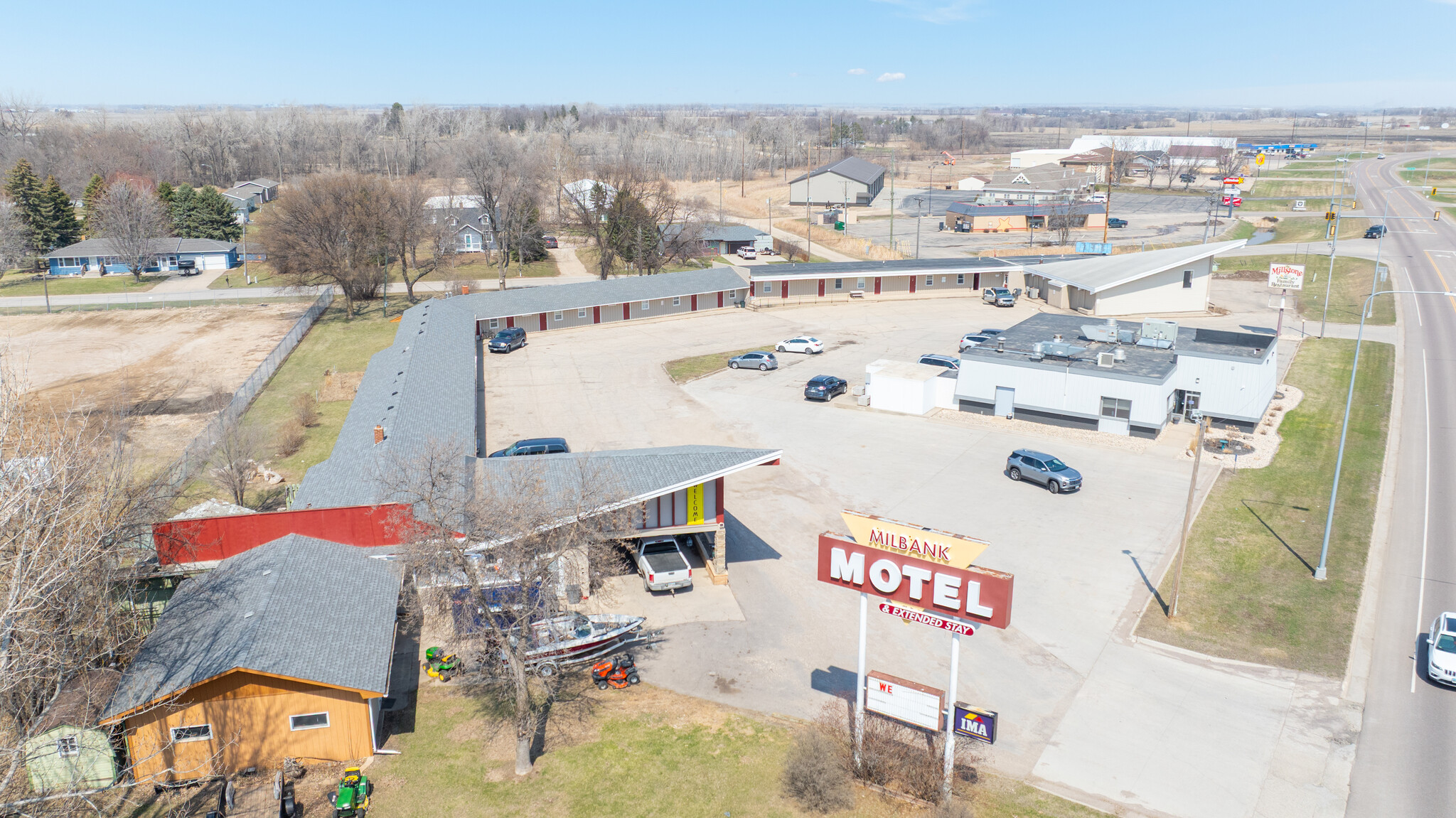 1105 E 4th Ave, Milbank, SD for Sale