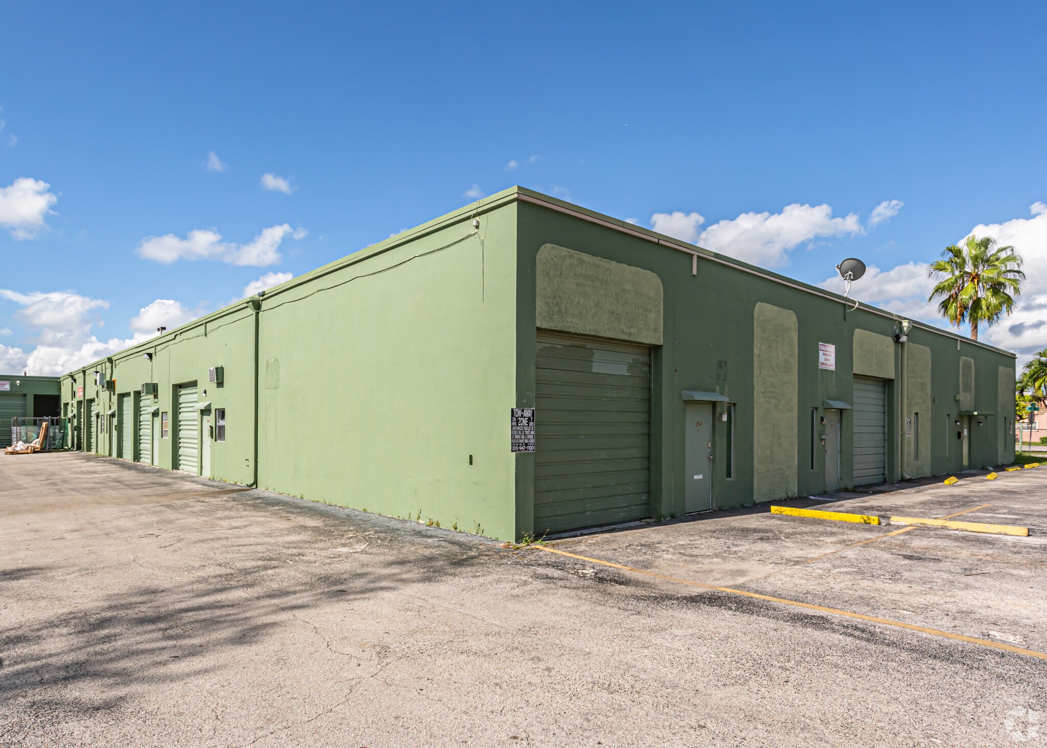 350-382 NE 191st St, Miami, FL for Rent