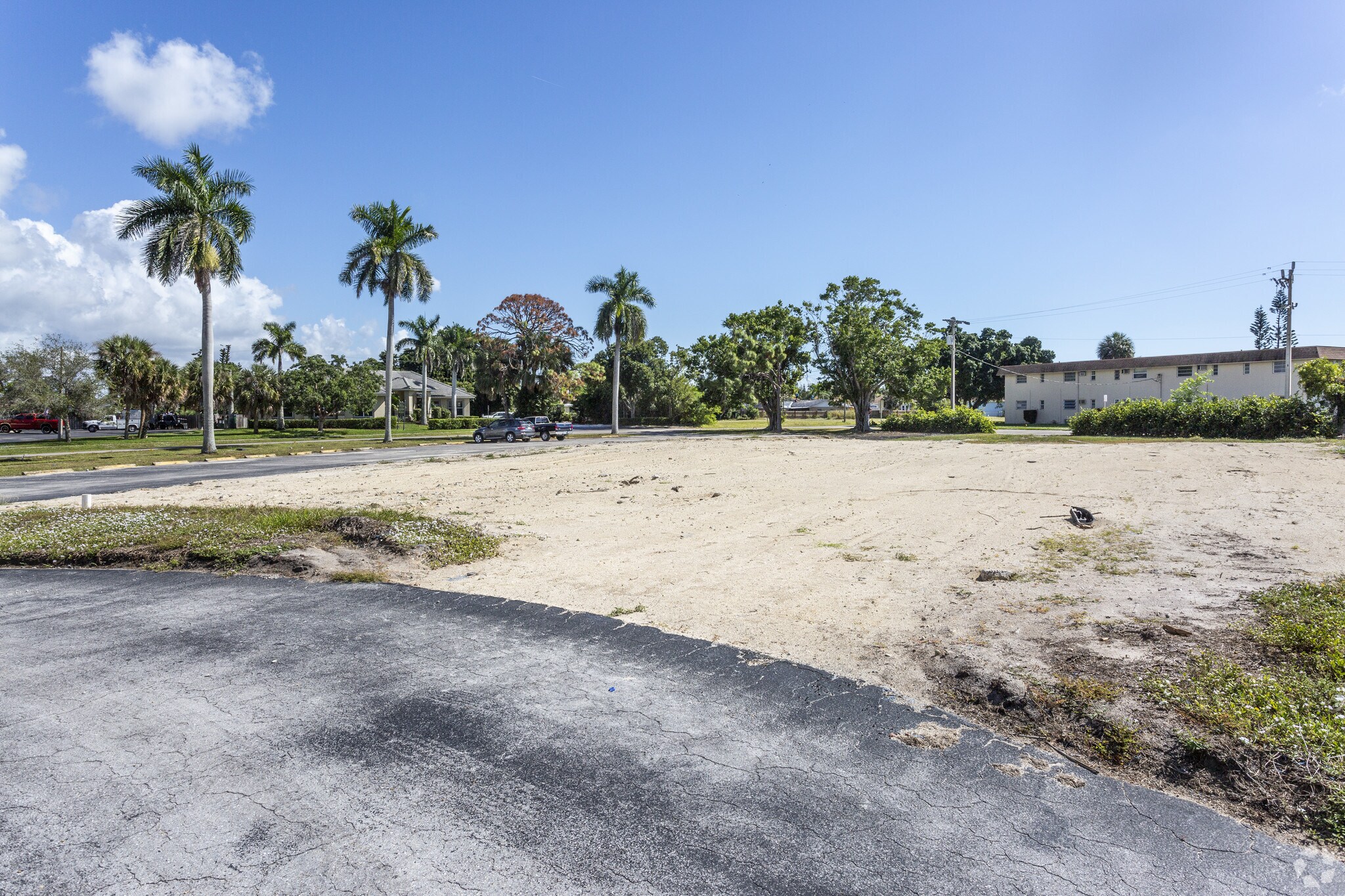579 E Elkcam Cir, Marco Island, FL for Rent