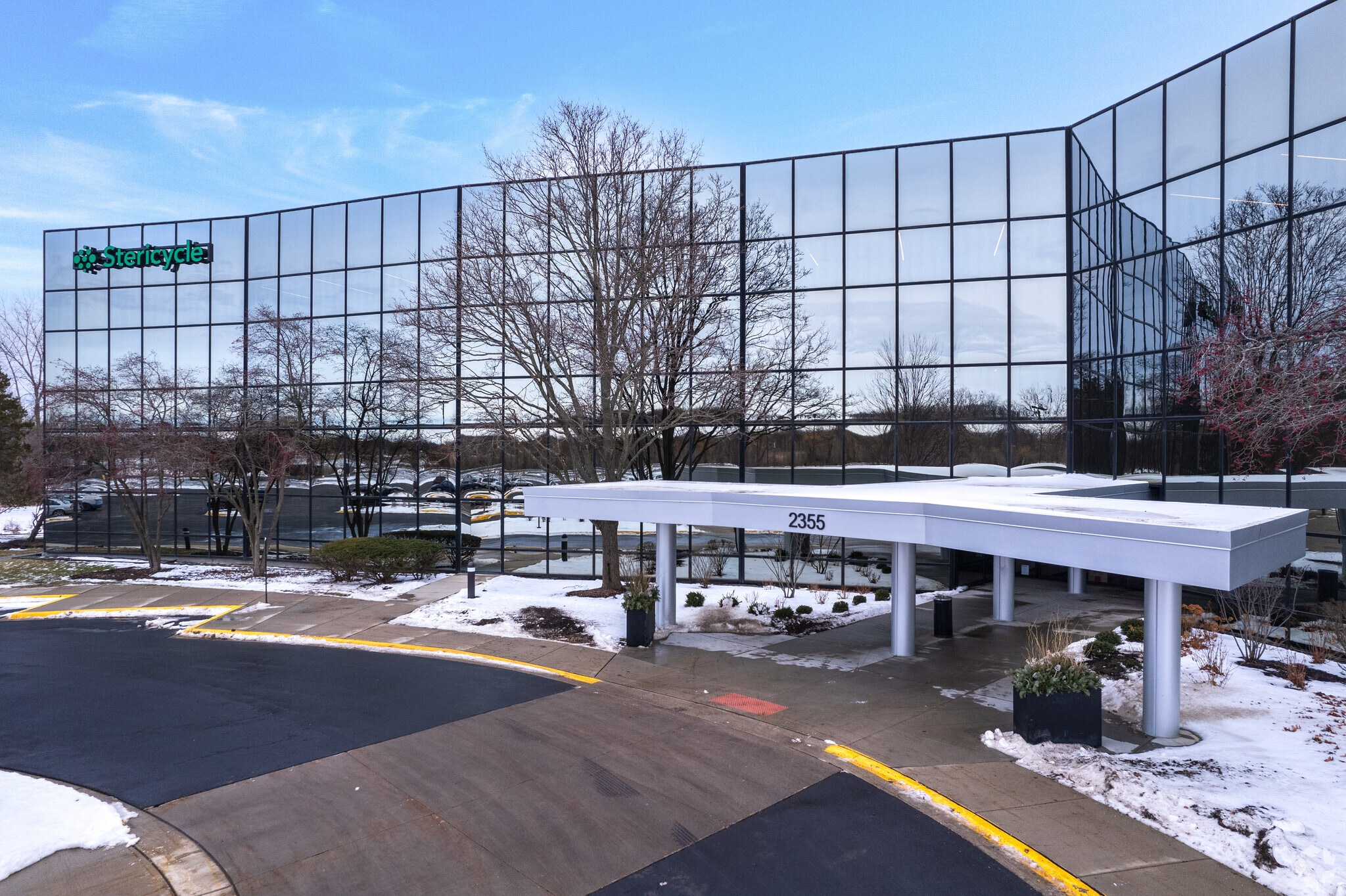 2355 Waukegan Rd, Bannockburn, IL for Rent