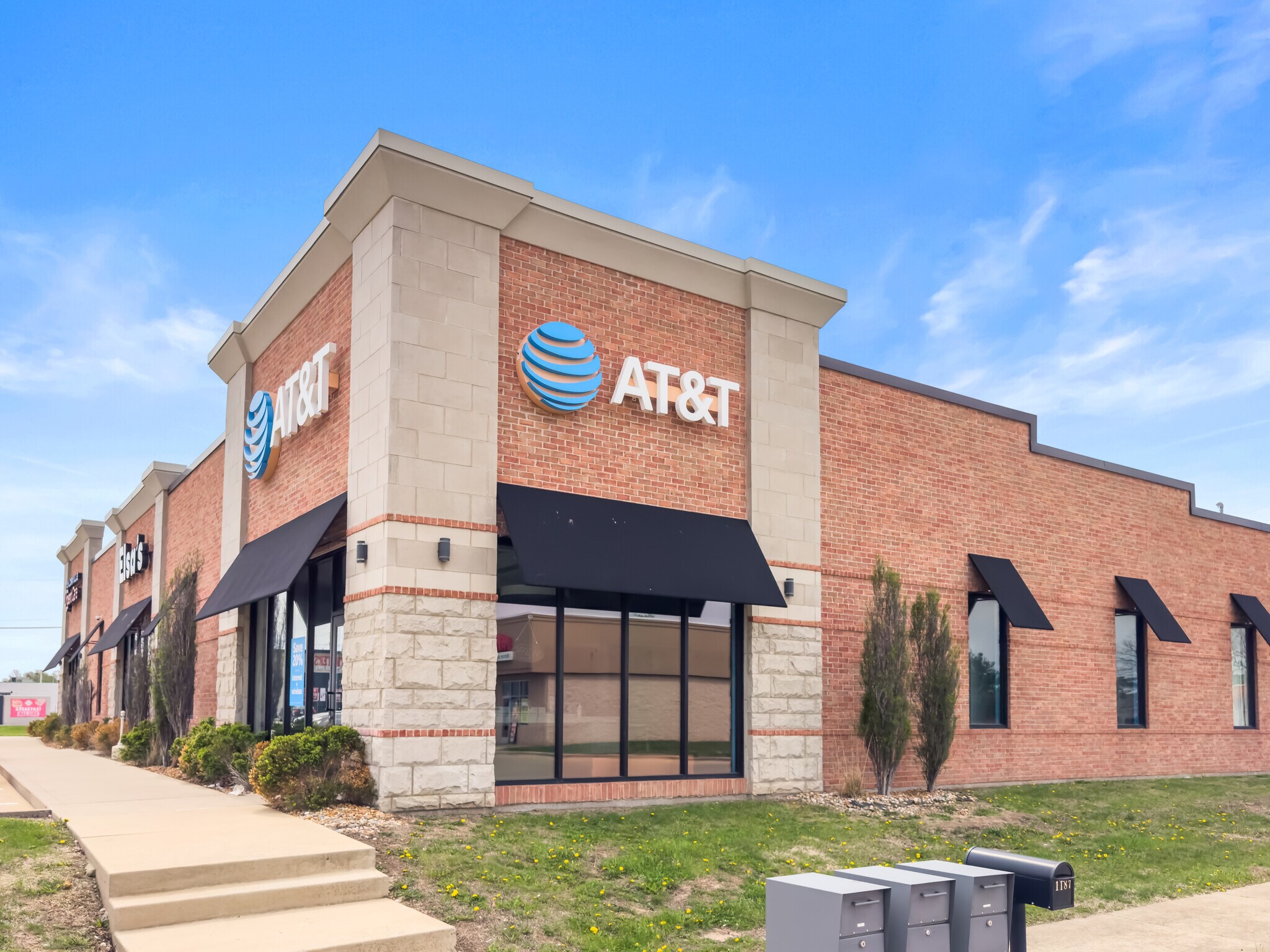 1510 W Springfield Rd, Taylorville, IL for Sale