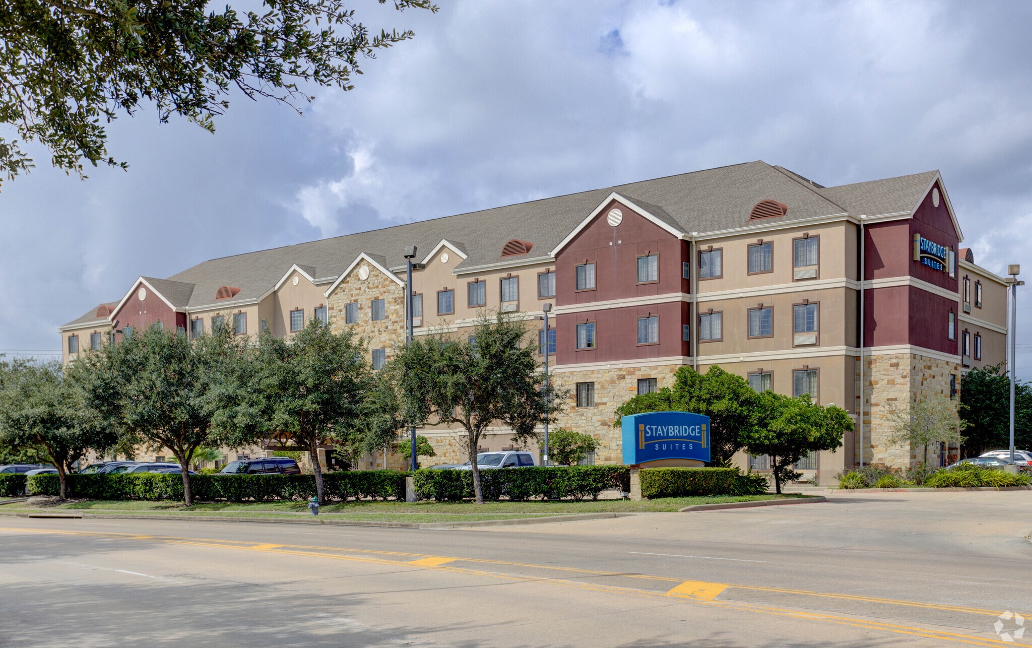 11101 Fountain Lake Dr, Stafford, TX for Sale