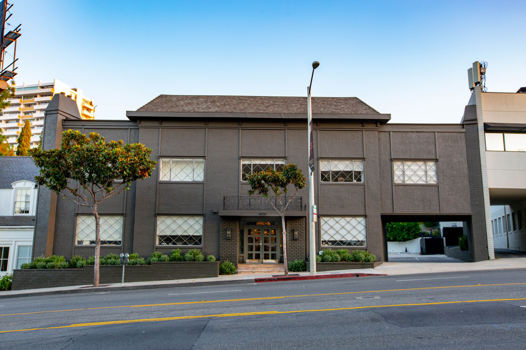 8733 W Sunset Blvd, West Hollywood, CA for Rent