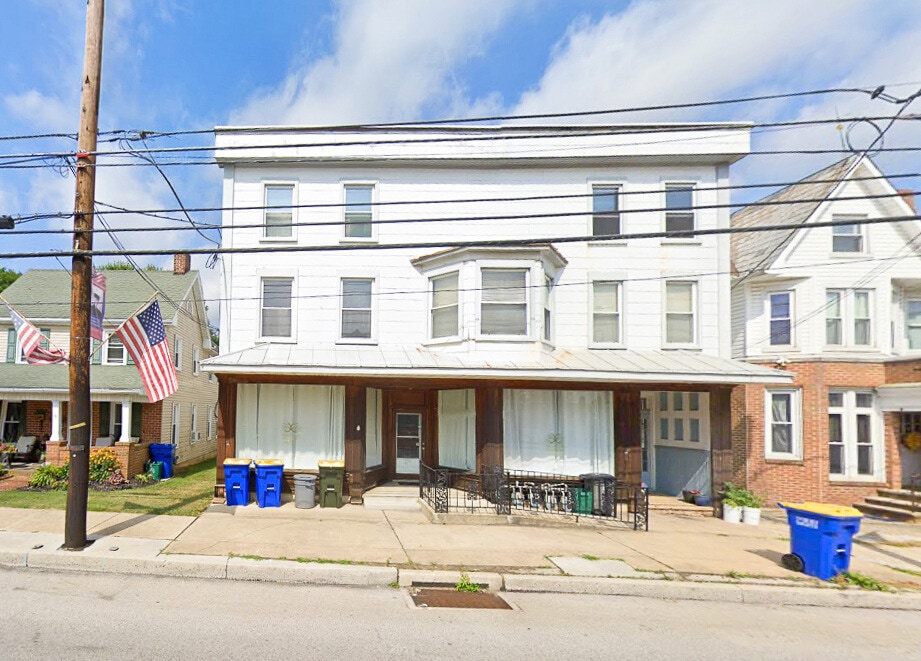 6 S Main St, Stewartstown, PA for Rent