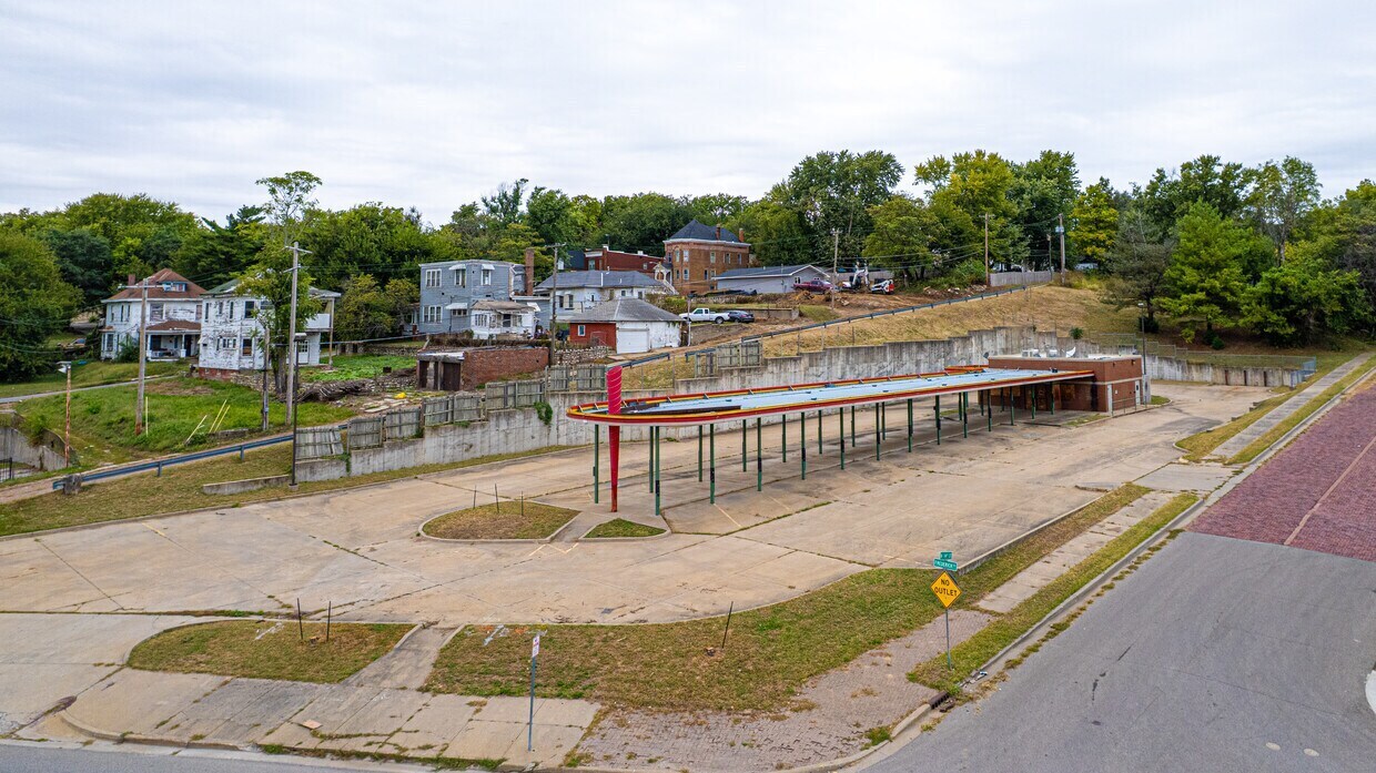 1317 Frederick Ave, Saint Joseph, MO for Sale