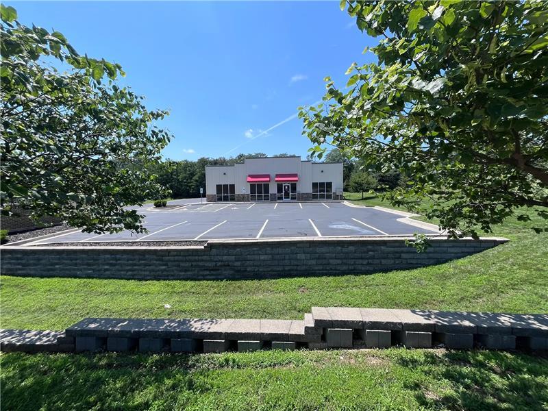 8576 N Green Hills Rd, Kansas City, MO for Rent