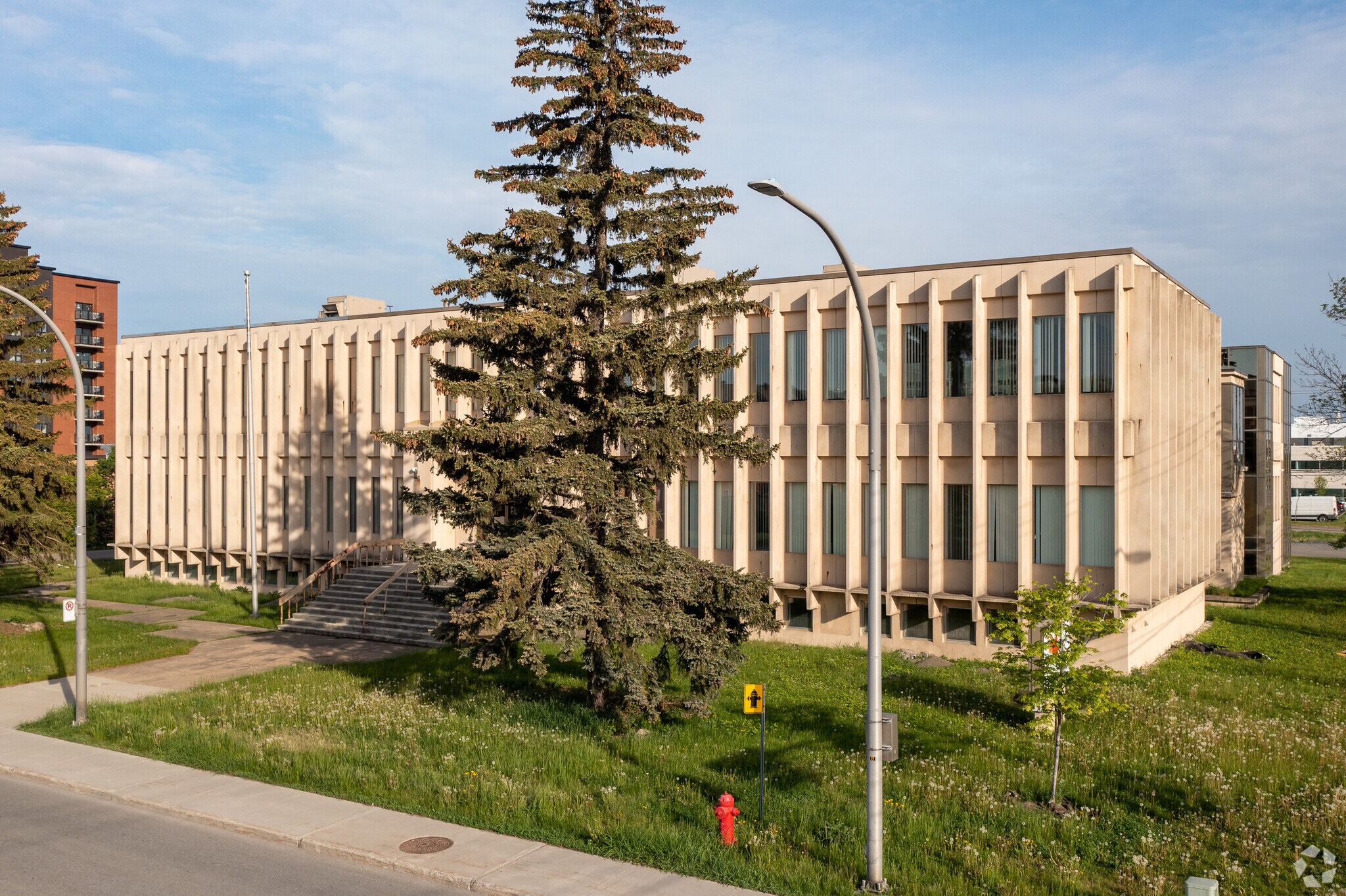 245 Hymus Boul Pointeclaire, QC H9R 1G6 Office Property for Lease on