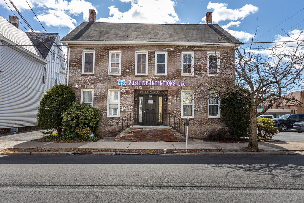 811 Monroe St, Stroudsburg, PA for Rent
