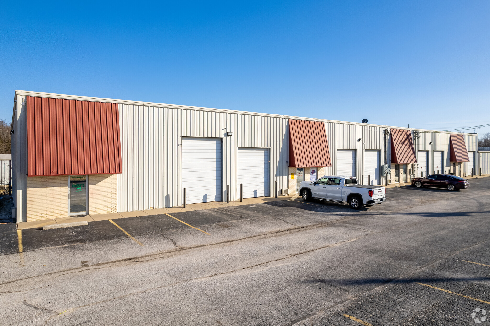 2755 W Chestnut Expy, Springfield, MO for Rent