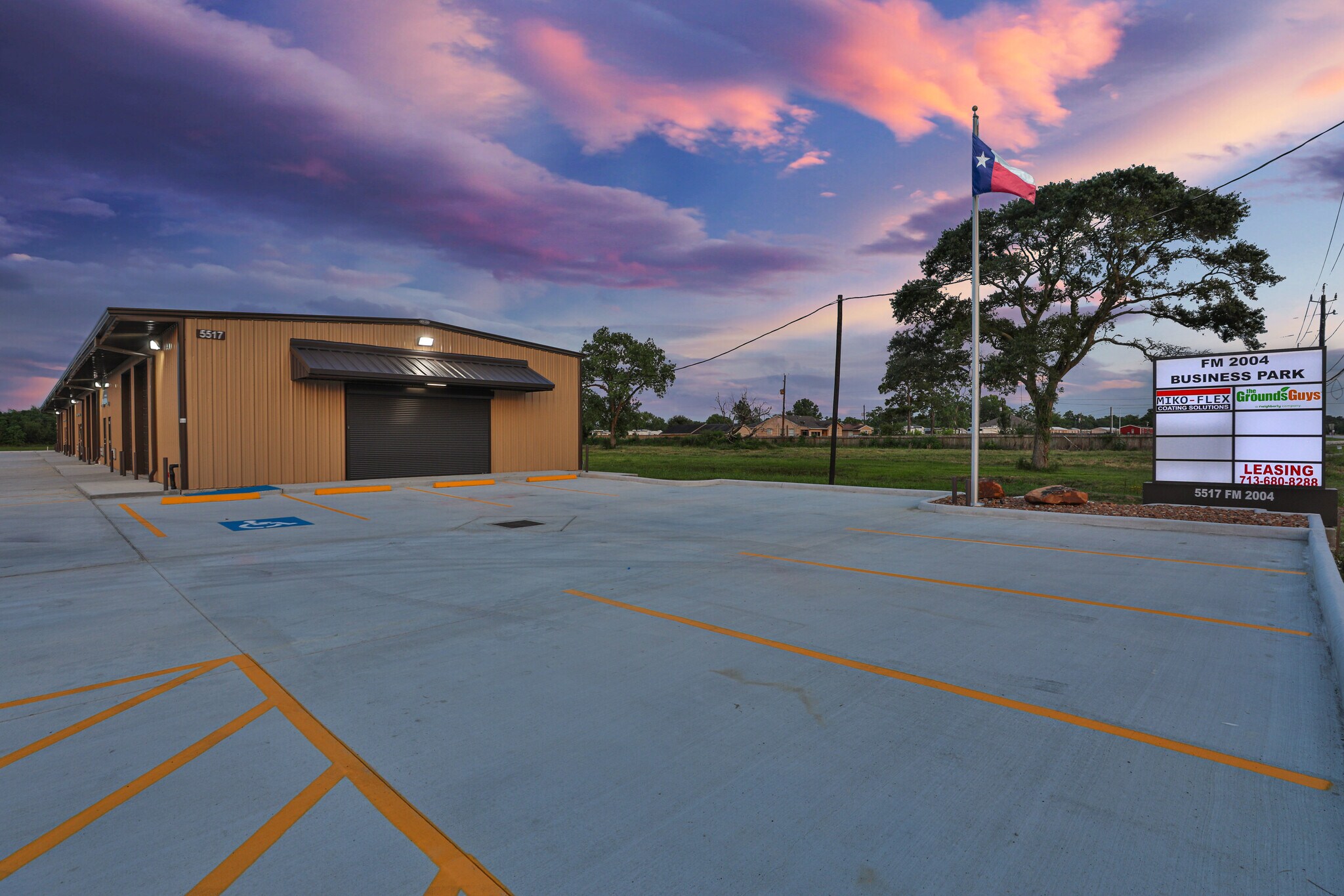 5517 Fm 2004 Rd, Hitchcock, TX for Rent