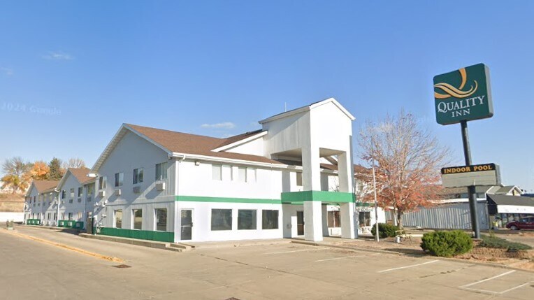 410 W Sioux Ave, Pierre, SD for Sale