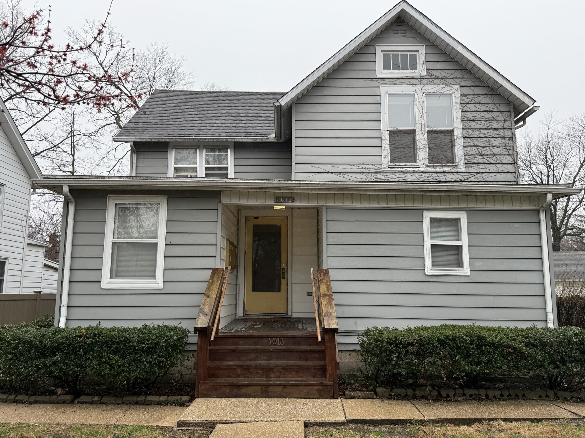1013 W Church St, Champaign, IL for Sale