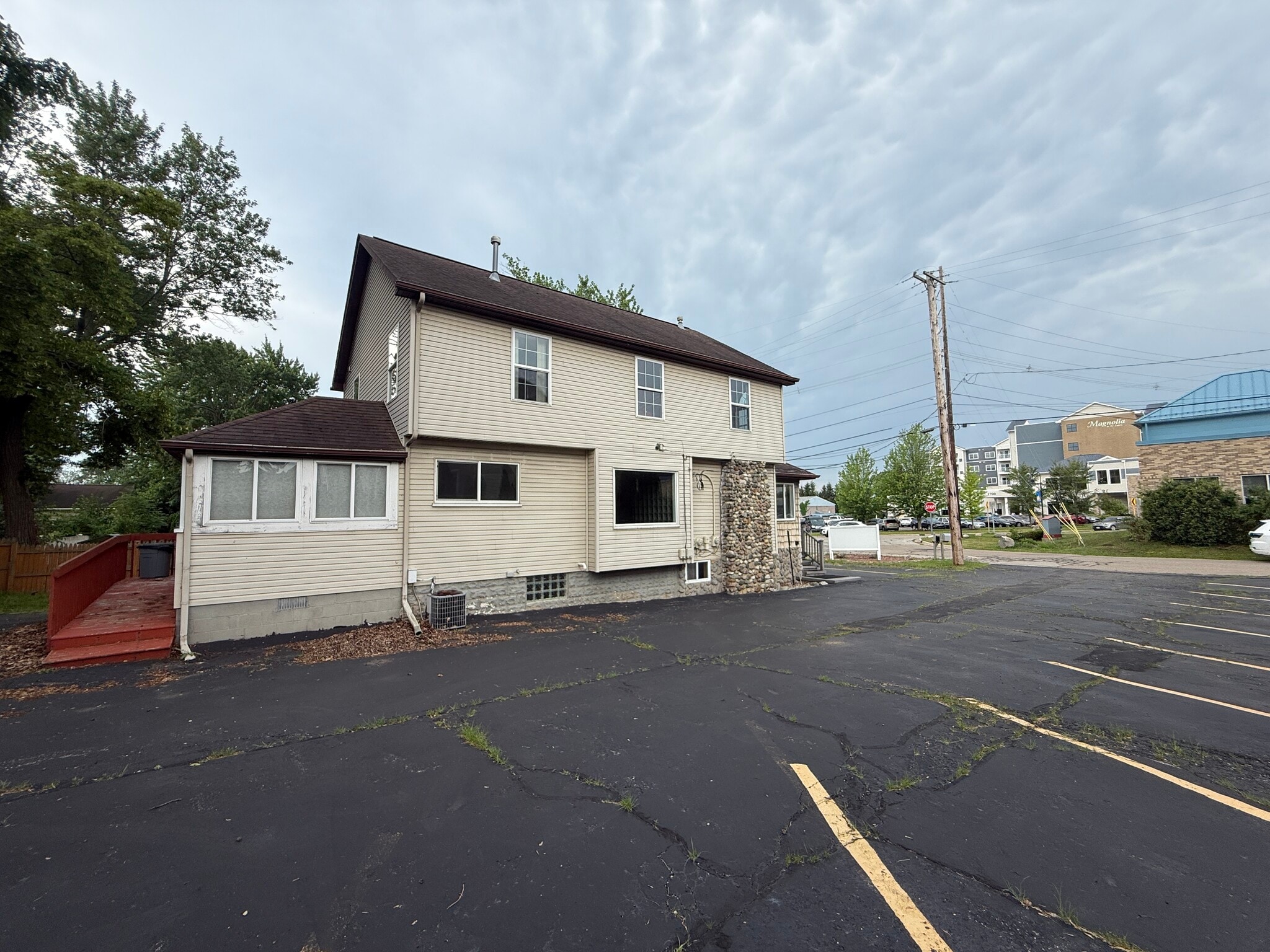 1711 Cass Lake Rd, Keego Harbor, MI for Sale