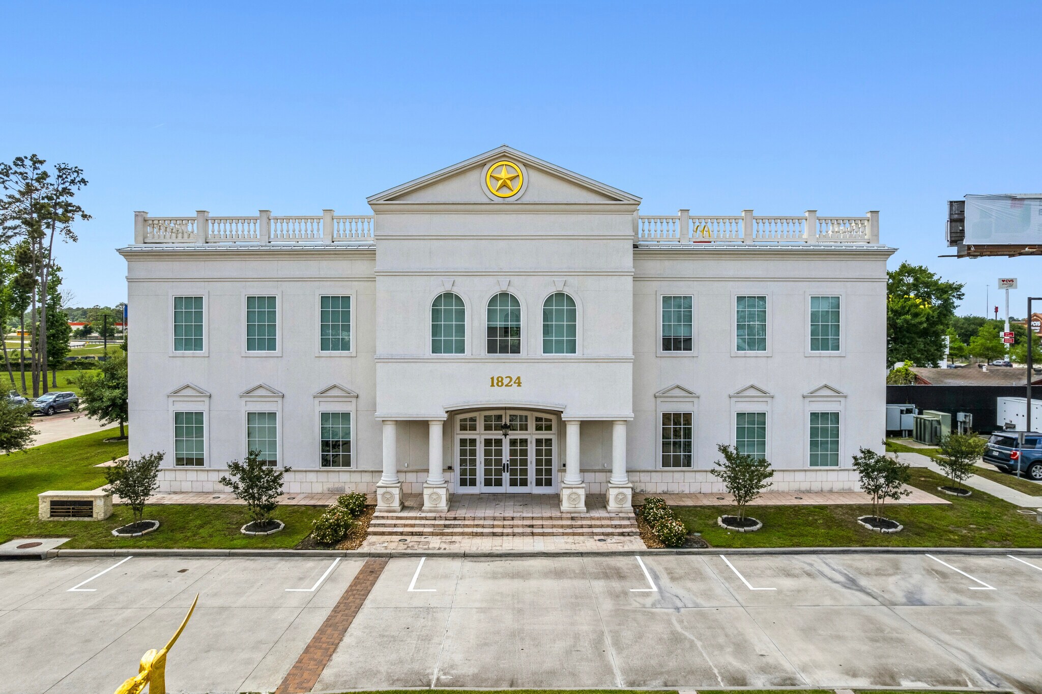 815 W Davis St, Conroe, TX for Sale