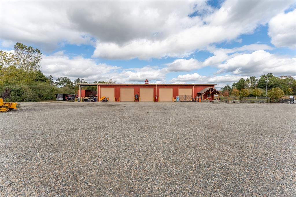 4 Nora Ln, Pomfret Center, CT for Sale