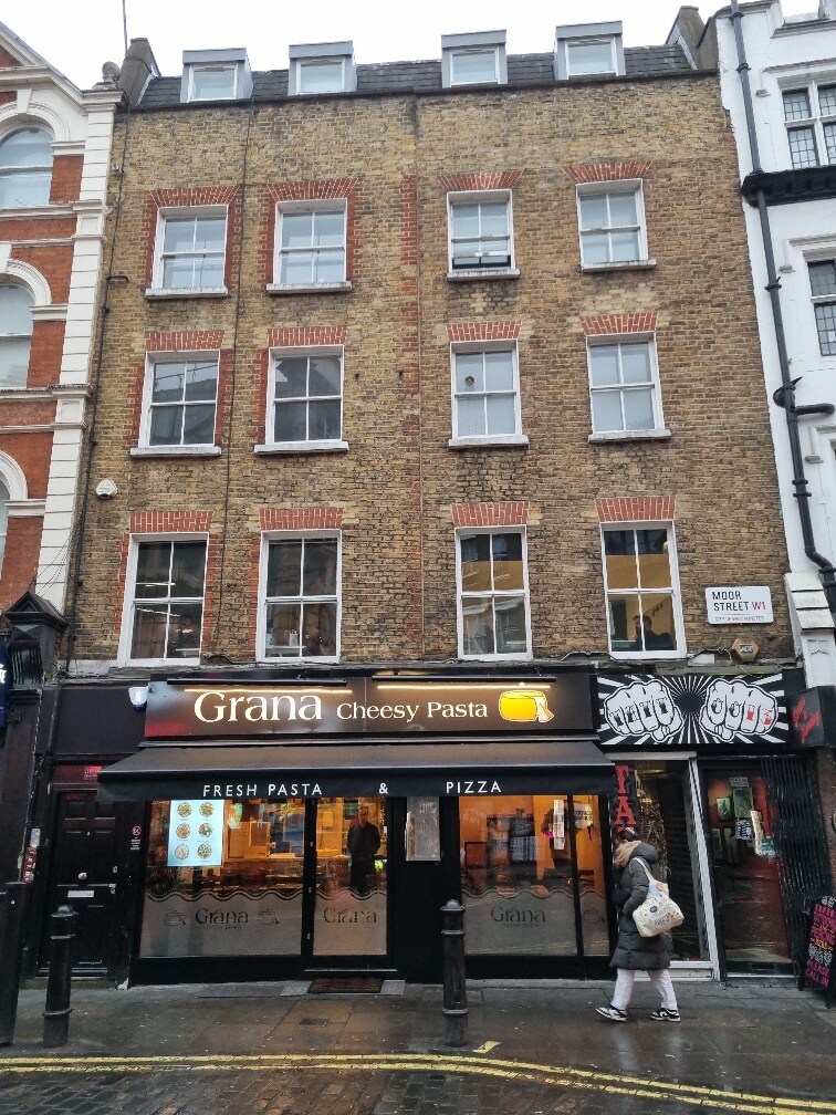 10-11 Moor St, London, LND for Rent