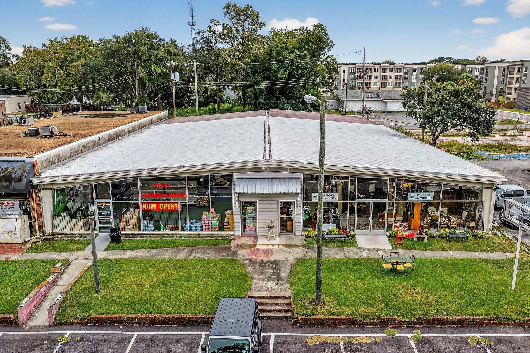 1711 E Victory Dr, Savannah, GA for Sale