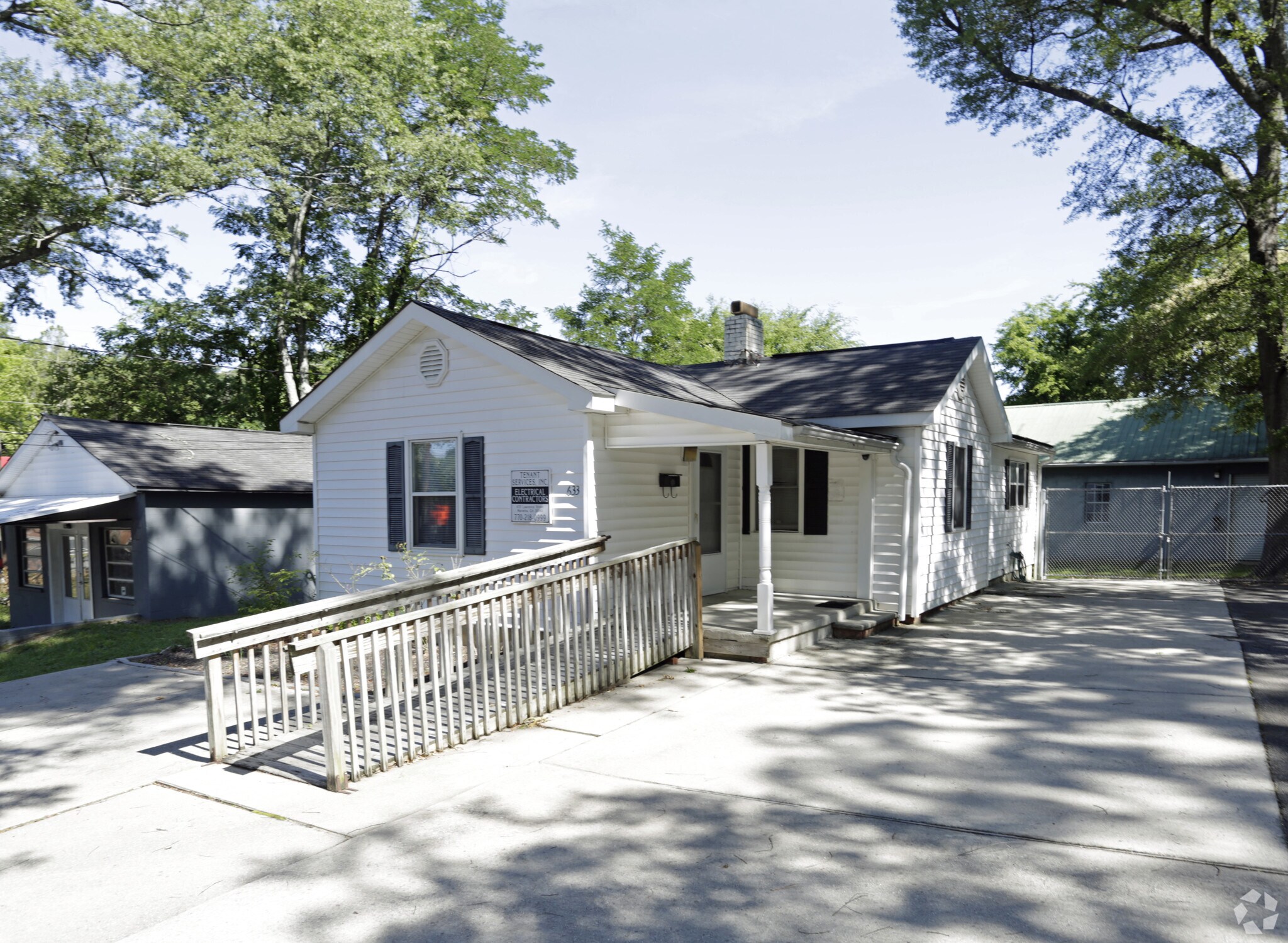 633 NE Lawrence St, Marietta, GA for Sale