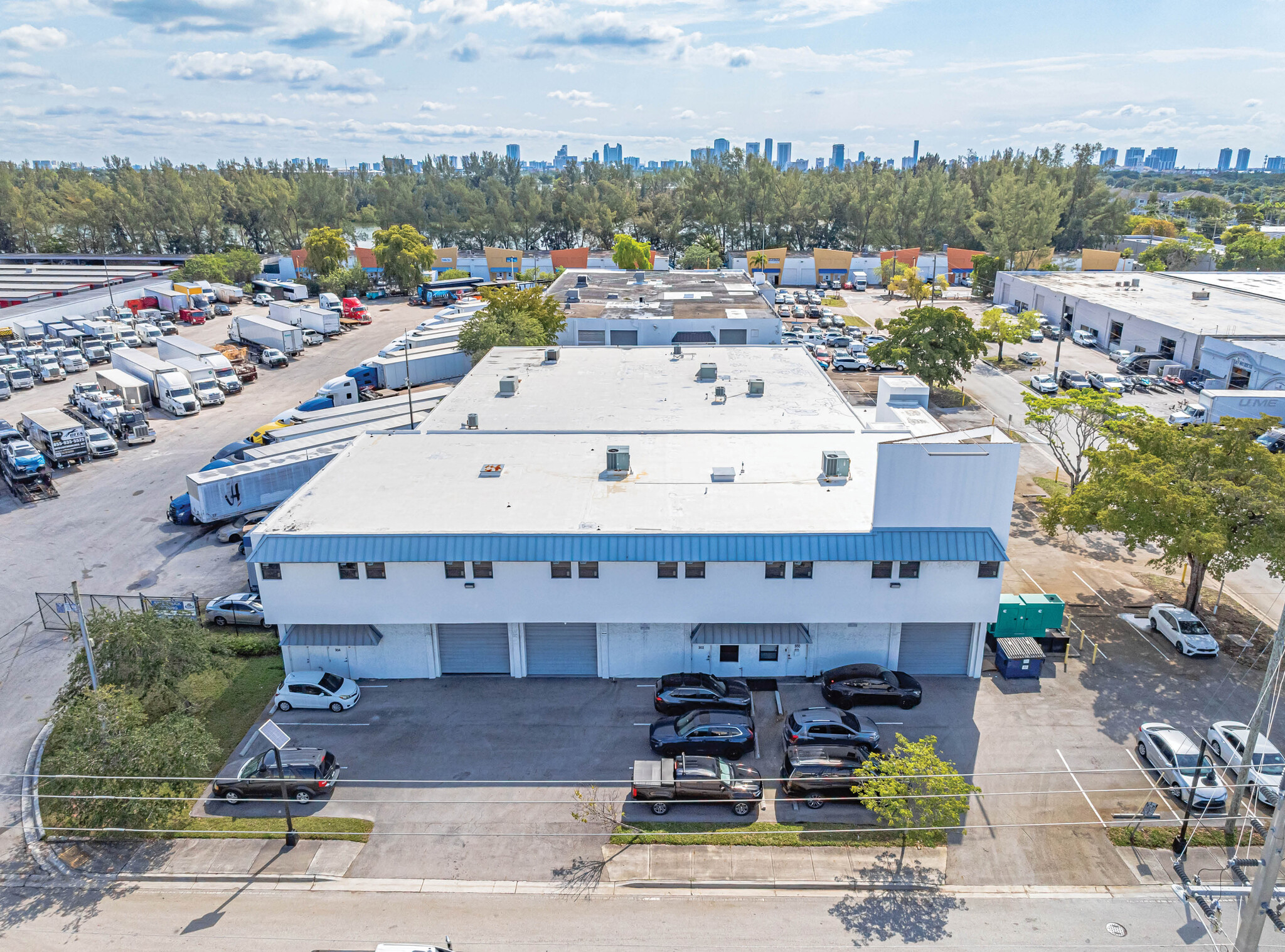1051 NW 3rd St, Hallandale, FL for Sale