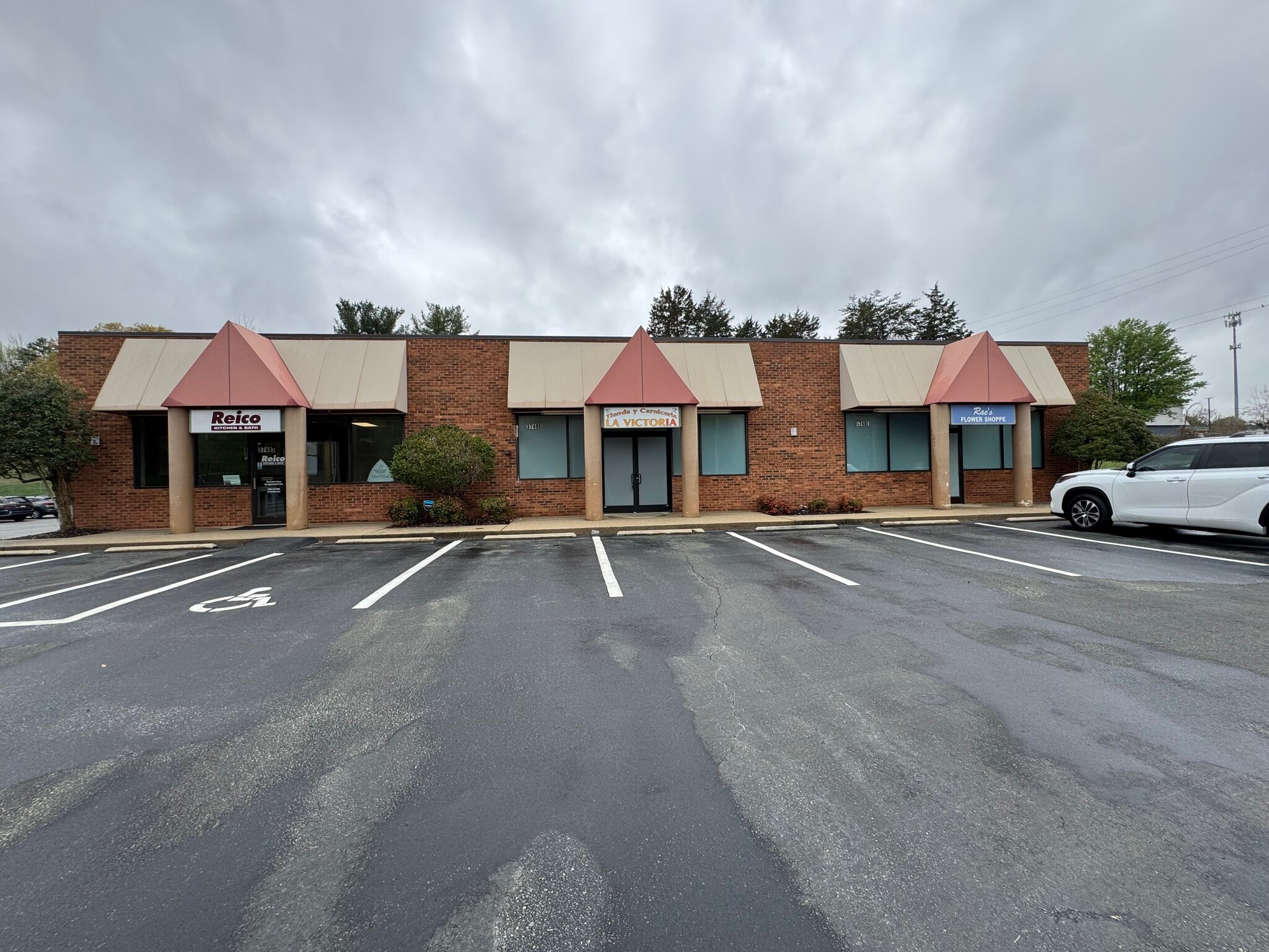3748 Reynolda Rd, Winston-Salem, NC for Rent