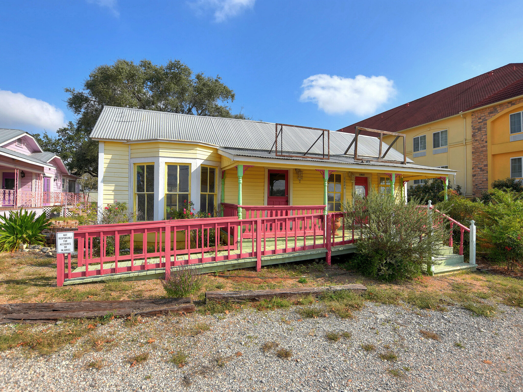 1820 10th St, Floresville, TX for Sale