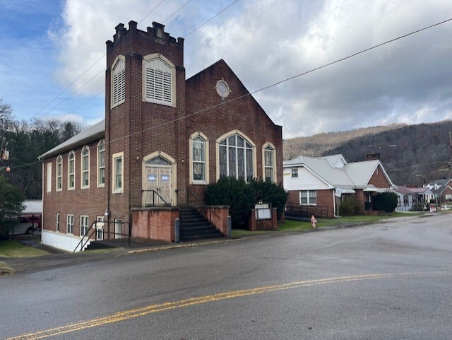 104 Frazier St, Cumberland, KY for Sale