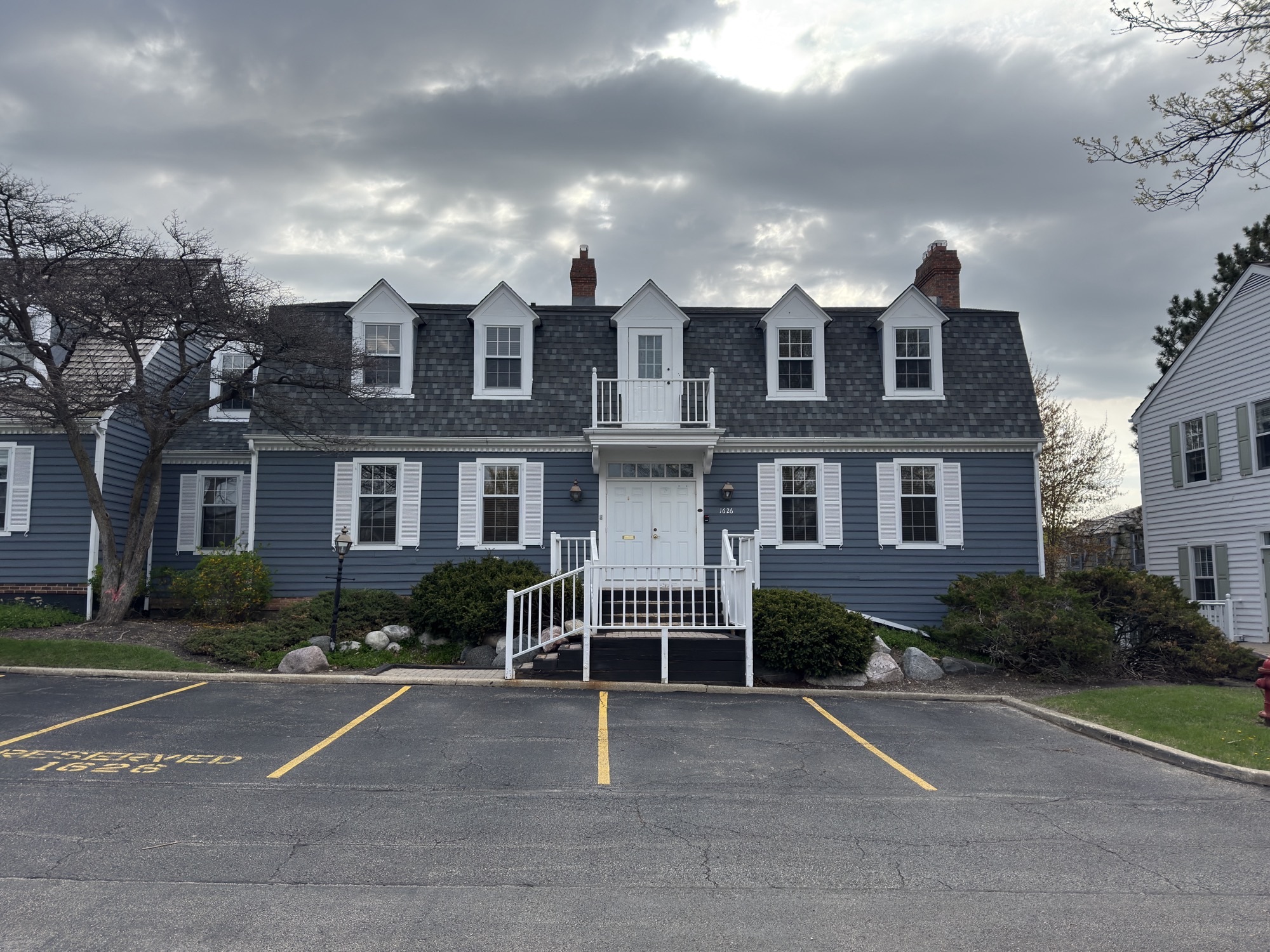 1626 W Colonial Pky, Inverness, IL for Sale
